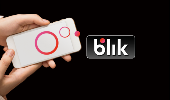 telefon z logo BLIK